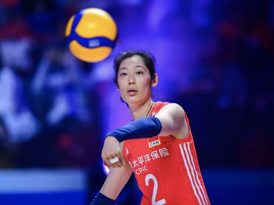 关于震撼！朱婷在乒乓球赛场险胜对手！的信息